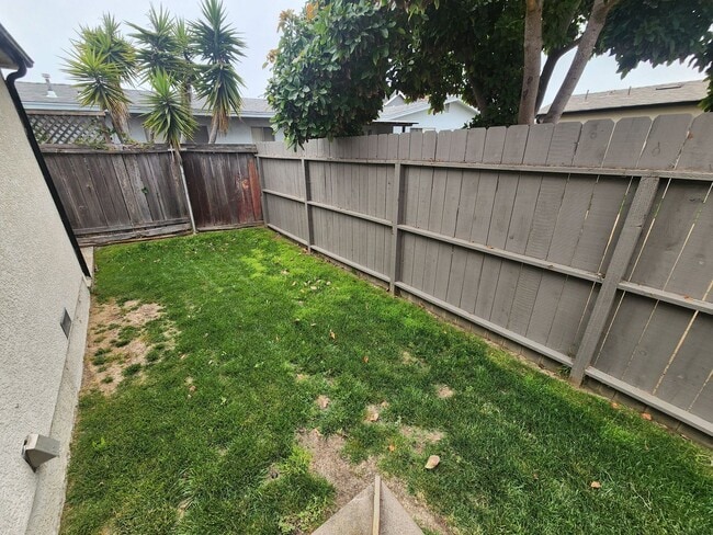 Building Photo - 2 Bed, 1 Bath Home *Gas and Electric Inclu...