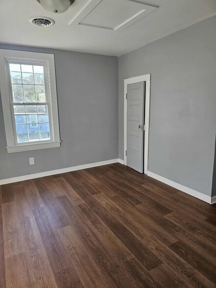 Building Photo - 761 Circle Dr