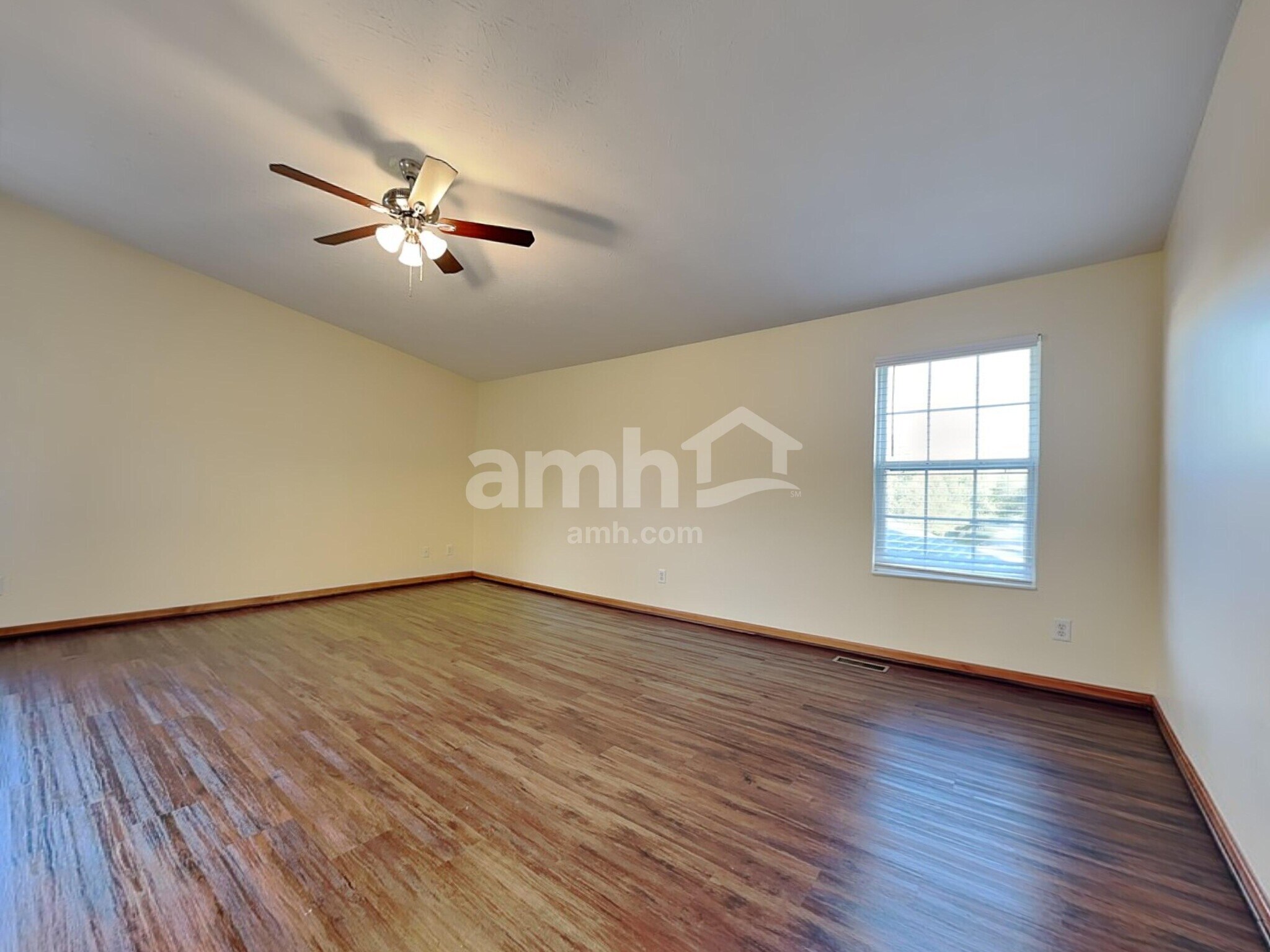 Building Photo - 6088 Lakewood Dr