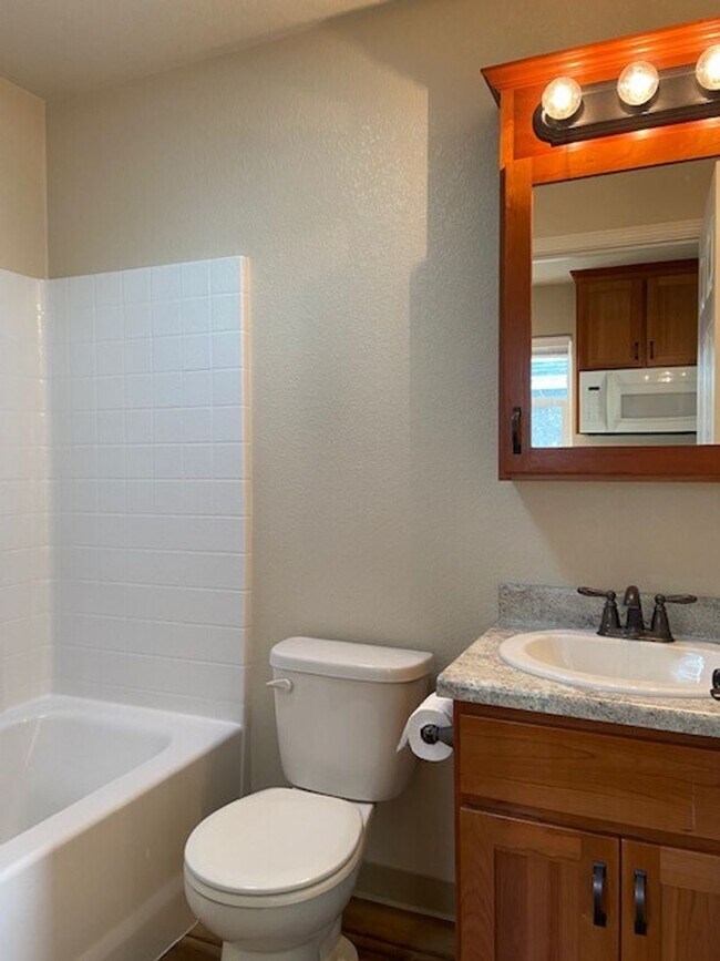 Building Photo - 1956 Sagewood Way