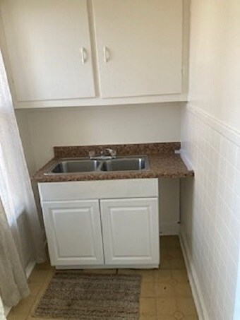 Building Photo - 87 Town Hill Ave