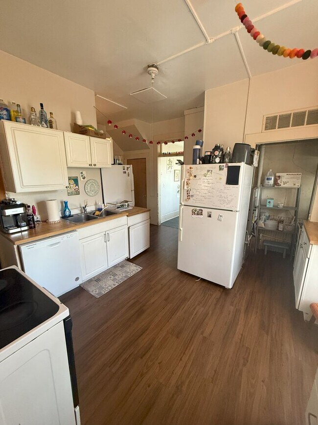 Building Photo - Great 6 bdrm/2 bath close to WWU and downtown