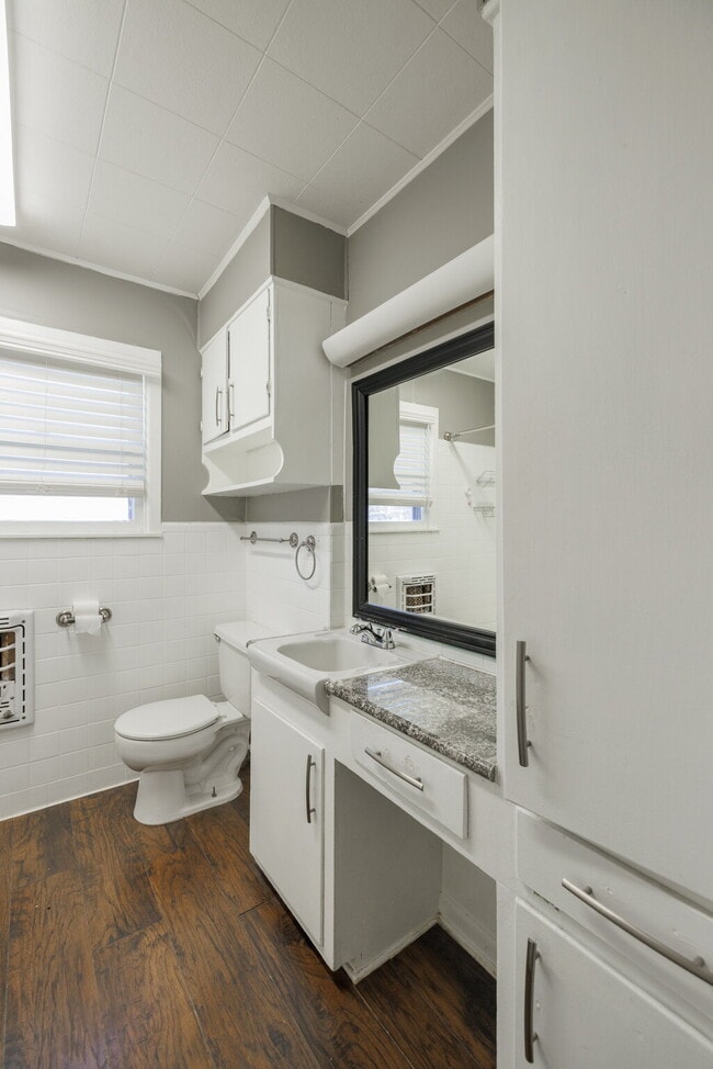 Building Photo - Short Term Lease