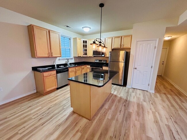 Building Photo - 807 N 23rd St