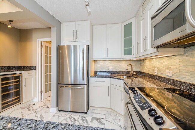 Building Photo - 10 E Ontario St