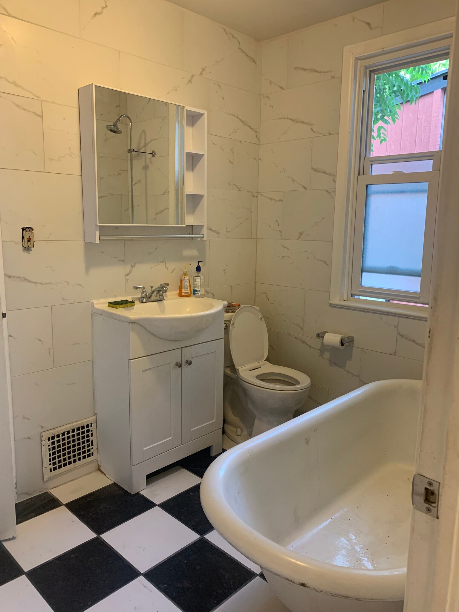 Building Photo - 510 W 1st Ave