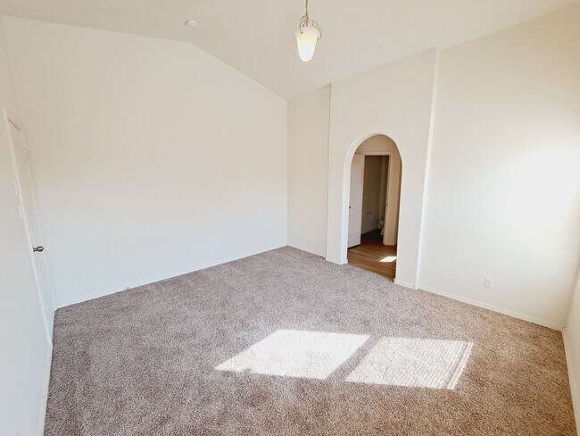 Building Photo - Cute 3 bed 2 bath home