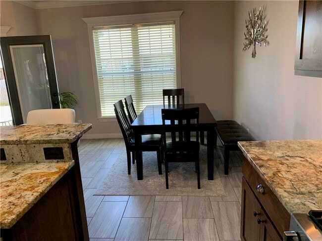 Building Photo - 3203 SW Joshua Ave