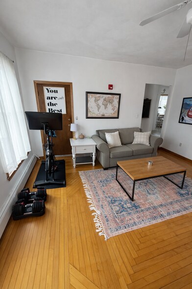 Building Photo - 585 Somerville Ave