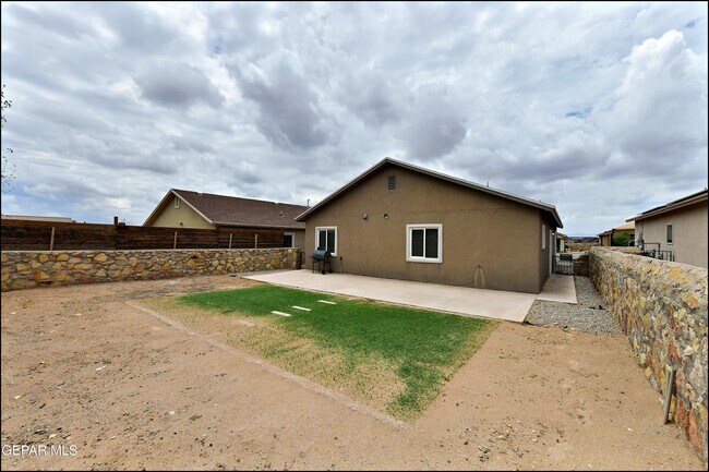 Building Photo - 872 Colbert Shapleigh Pl