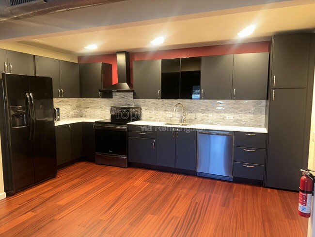 Building Photo - 3121 S Tamarac Dr