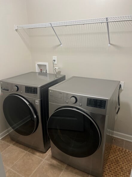 Building Photo - 31 White Pine Way