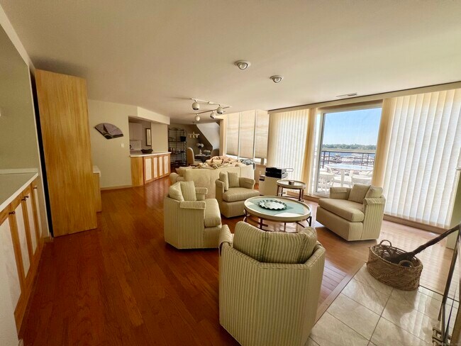 Building Photo - 131 Popes Island Rd