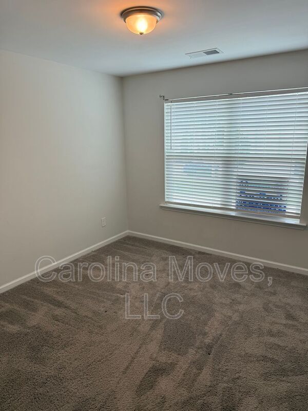 Building Photo - 5 Alkanet Way