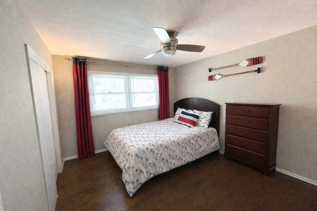 Building Photo - 106 S Bruner St