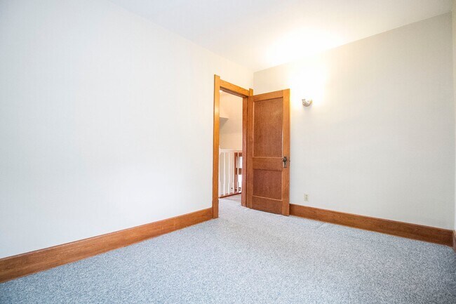 Building Photo - 902 Dryden Dr