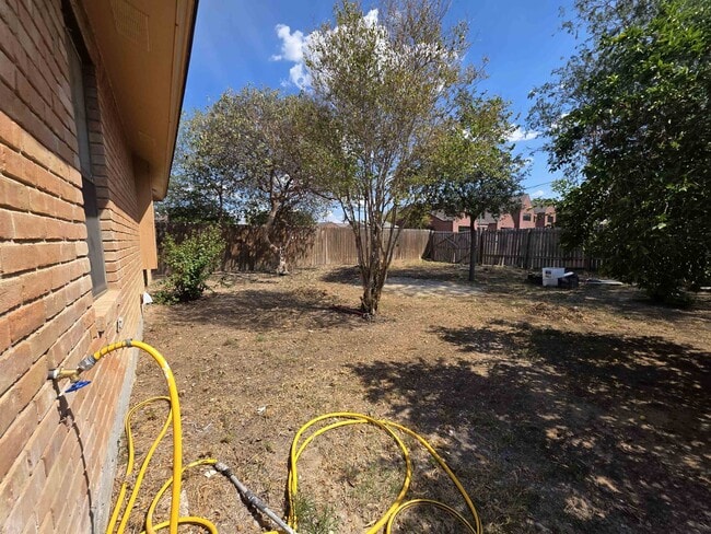 Building Photo - 1703 Violeta Ct