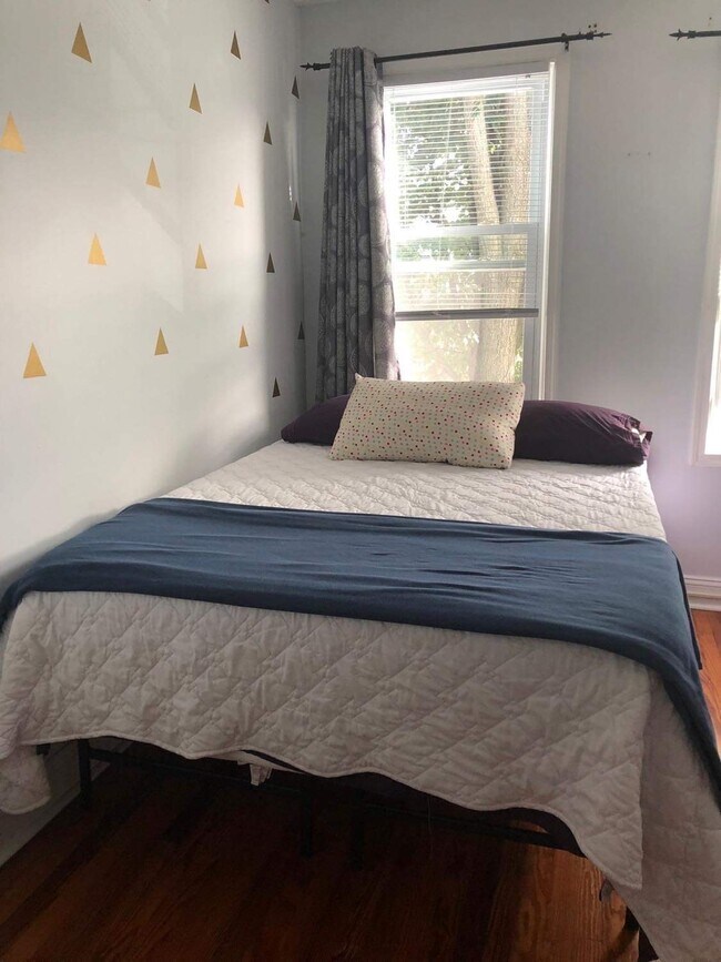 Furnished Bedroom - 701 W 37th St