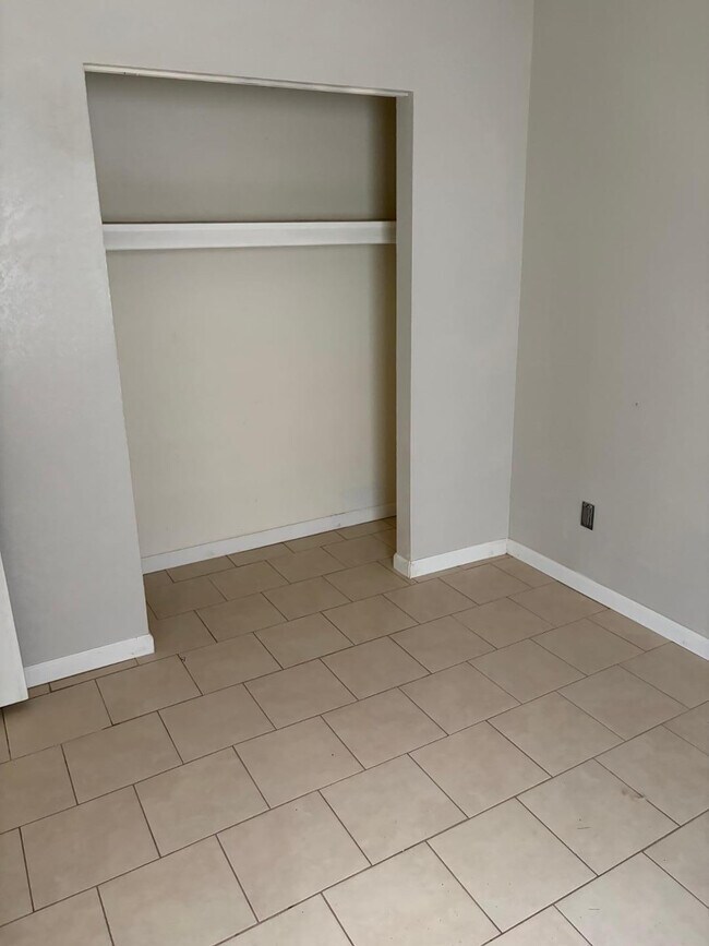 Building Photo - 2524 S Yavapai Rd