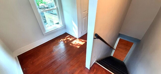 Building Photo - 504 S Aurora St