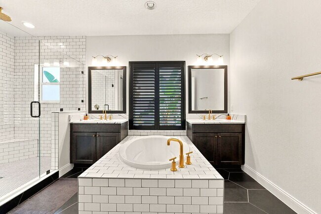 Building Photo - 10134 Royal Island Ct