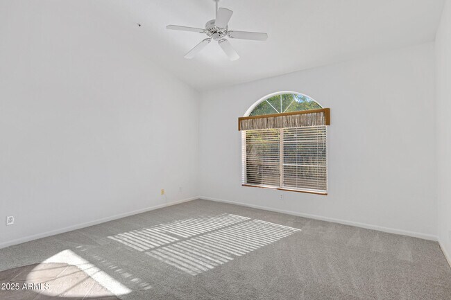 Building Photo - 8917 E Maple Dr