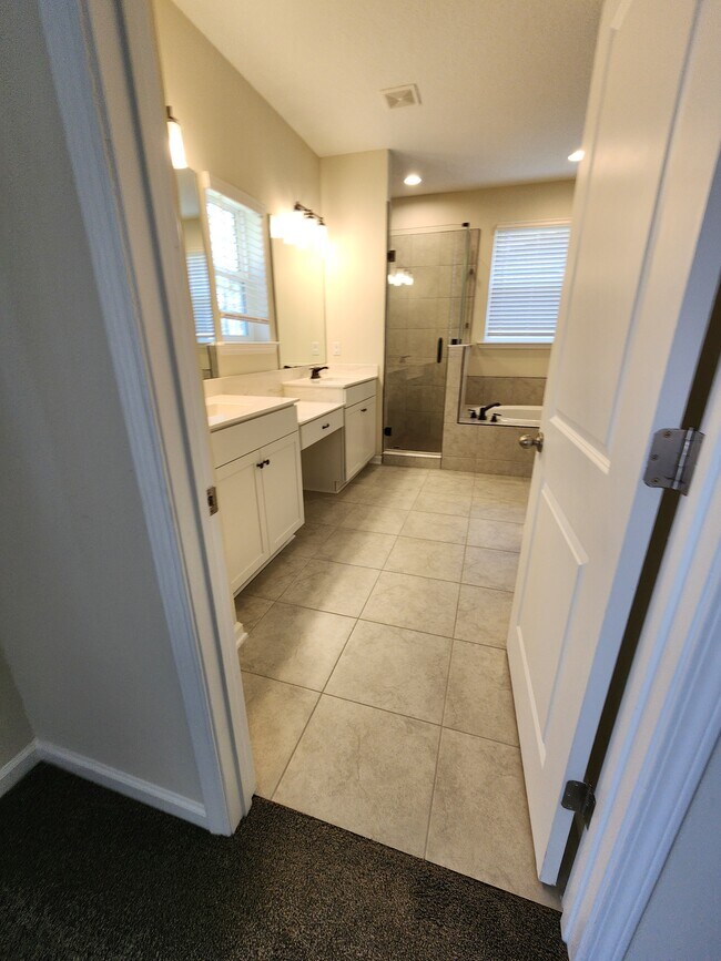 Building Photo - 285 Holly Forest Dr