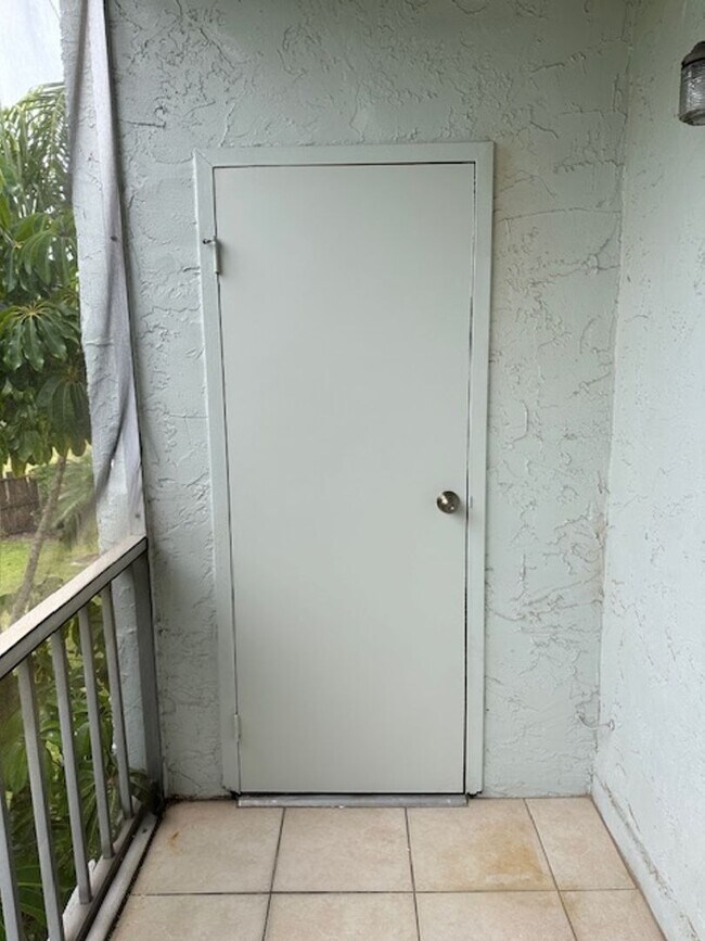 Building Photo - Prime Location for a great price!