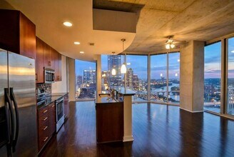 Building Photo - 360 Nueces St