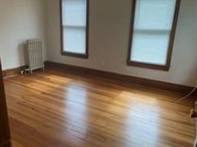 Building Photo - 209 Roxbury St