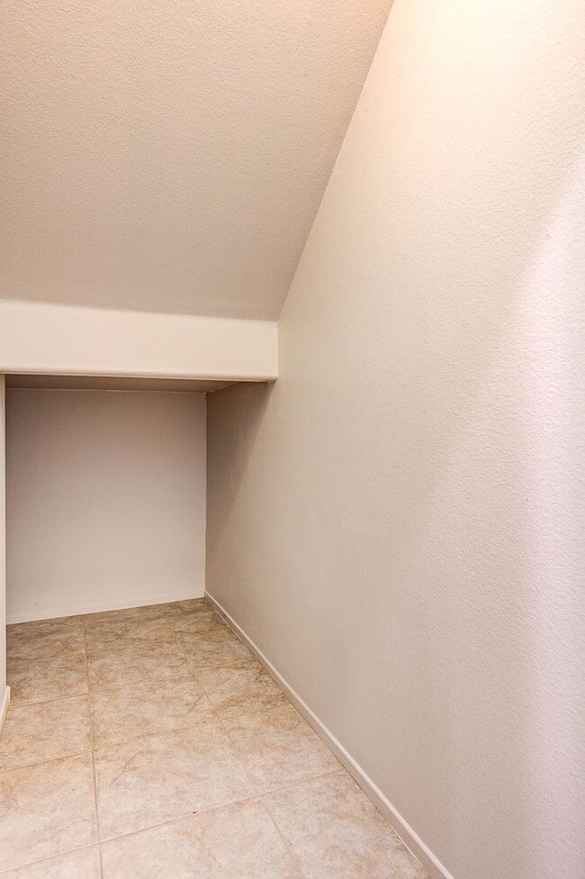 Building Photo - Adorable three bedroom in incredible SW location! Solar panels!