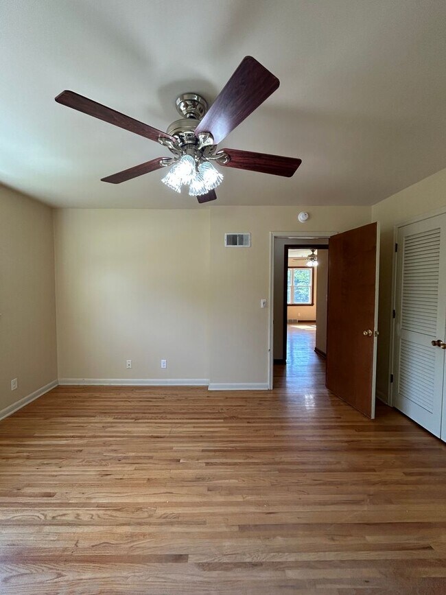 Building Photo - 704 N 74th Ave