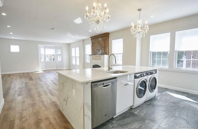 Building Photo - 307 National Blvd