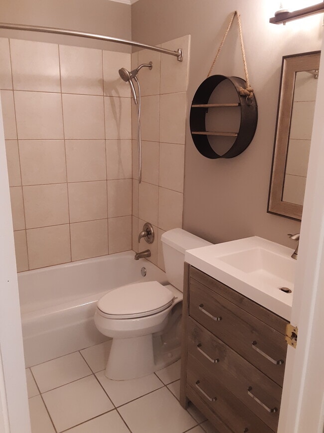 Building Photo - 5117 Blodgett Ave