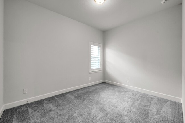 Building Photo - 32336 Noble Crk Dr