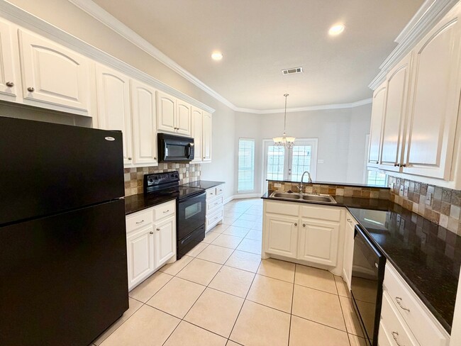 Building Photo - Spacious 3 Bed / 2 Bath Home in Midway ISD