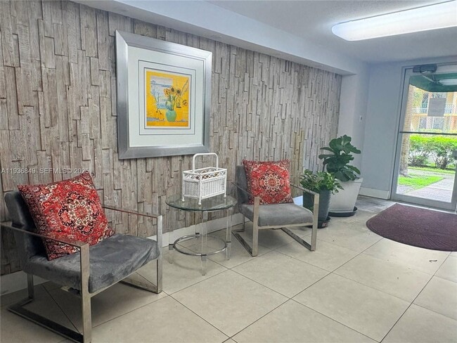 Building Photo - 9350 Fontainebleau Blvd