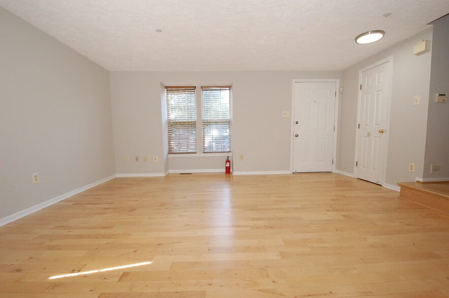 First floor living room -- 2 - 8916 Pembrook Woods