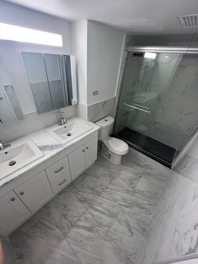 Building Photo - Luxury 1 Bedroom with Balcony, Pool & City Views – Hopkinson House