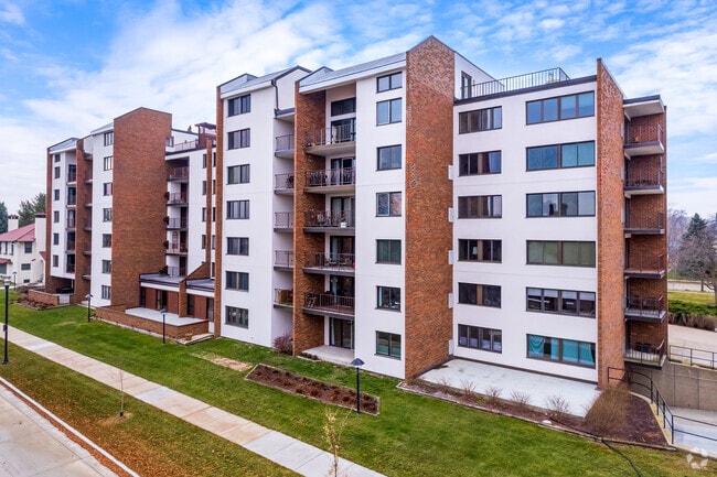Building Photo - East Park Towers