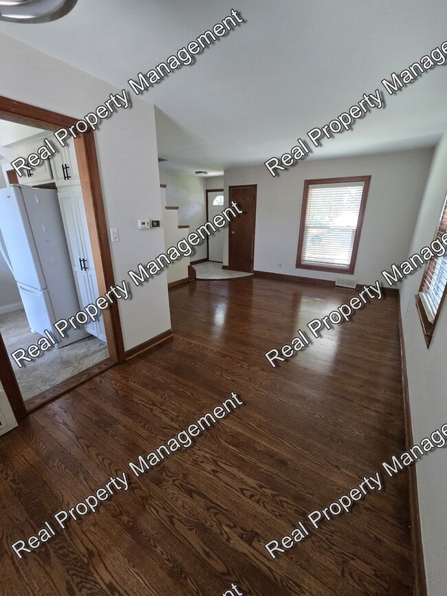 Building Photo - 2 Bedroom Duplex