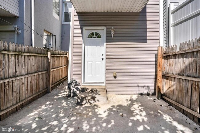 Building Photo - 2636 Manton St