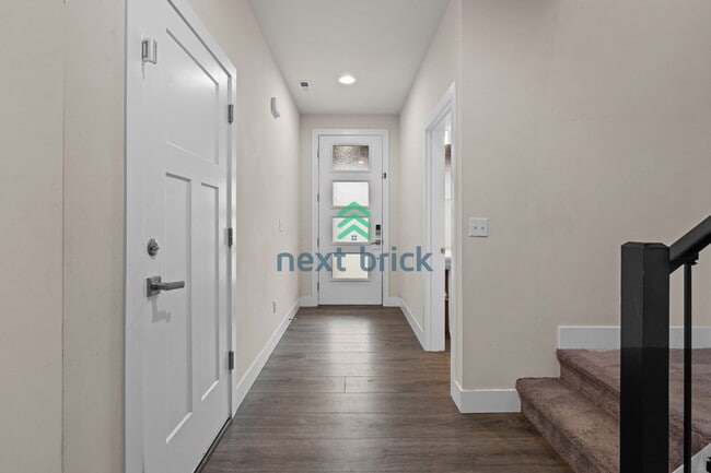 Building Photo - 5 BED & 2.5 BATH SINGLE FAMILY HOUSE FOR RENT