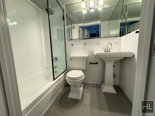 Building Photo - E 13TH ST.