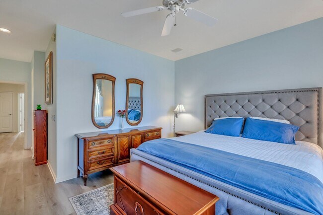 Building Photo - Charming 2 Bed, 2 Bath Rental with Lagoon Views in Sun City!
