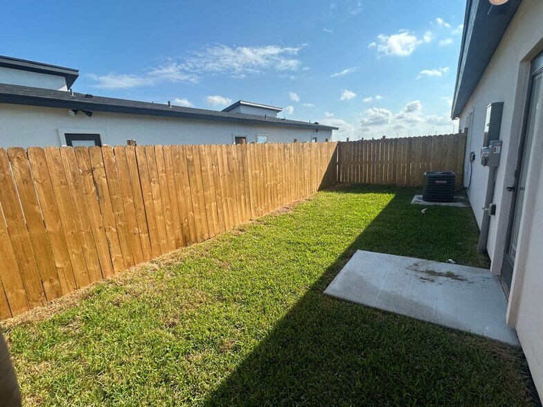 Building Photo - 3536 Hidalgo Cir