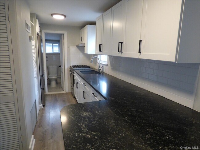 Building Photo - 9 Fredericks Rd