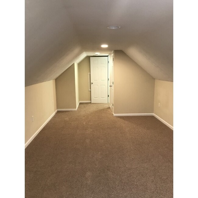 Building Photo - All Brick 4 bedroom, 2 Bath Home