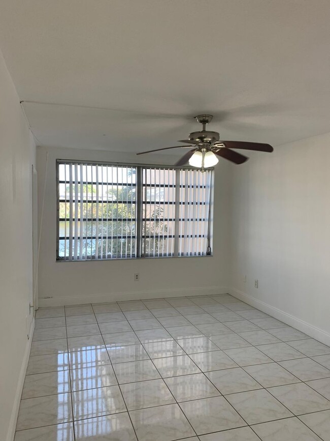 Building Photo - For Rent: Spacious One-Bedroom with Den in...