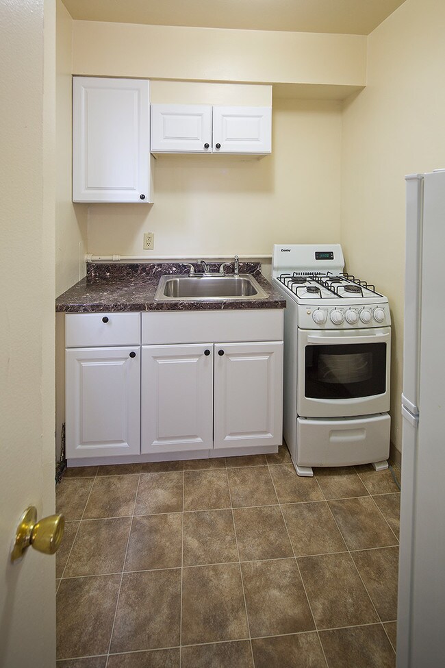 Building Photo - North Windsor Apartments